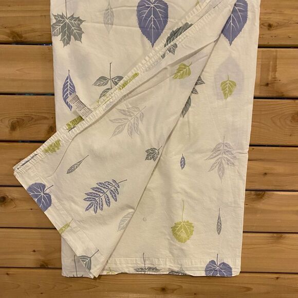 Simple Leaf Pattern Flat Top Bed Sheet - Picture 3 of 6